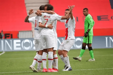 欧冠巅峰对决:巴黎圣日耳曼主场强势,利物浦防线恐难招架